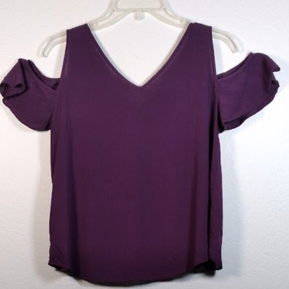 a.n.a A New Approach Top with Cold shoulders. Purple-Size: PM - Picture 5 of 15